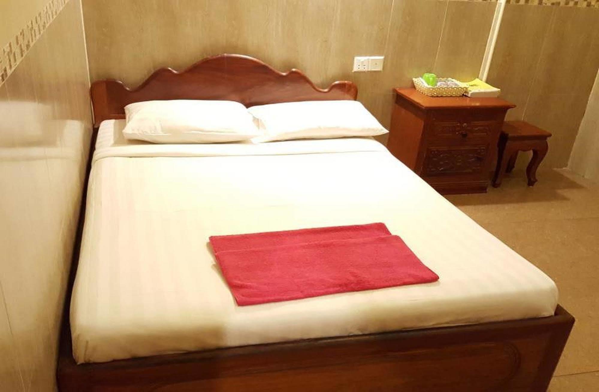 Lucky 2 Guesthouse Пном Пен Екстериор снимка