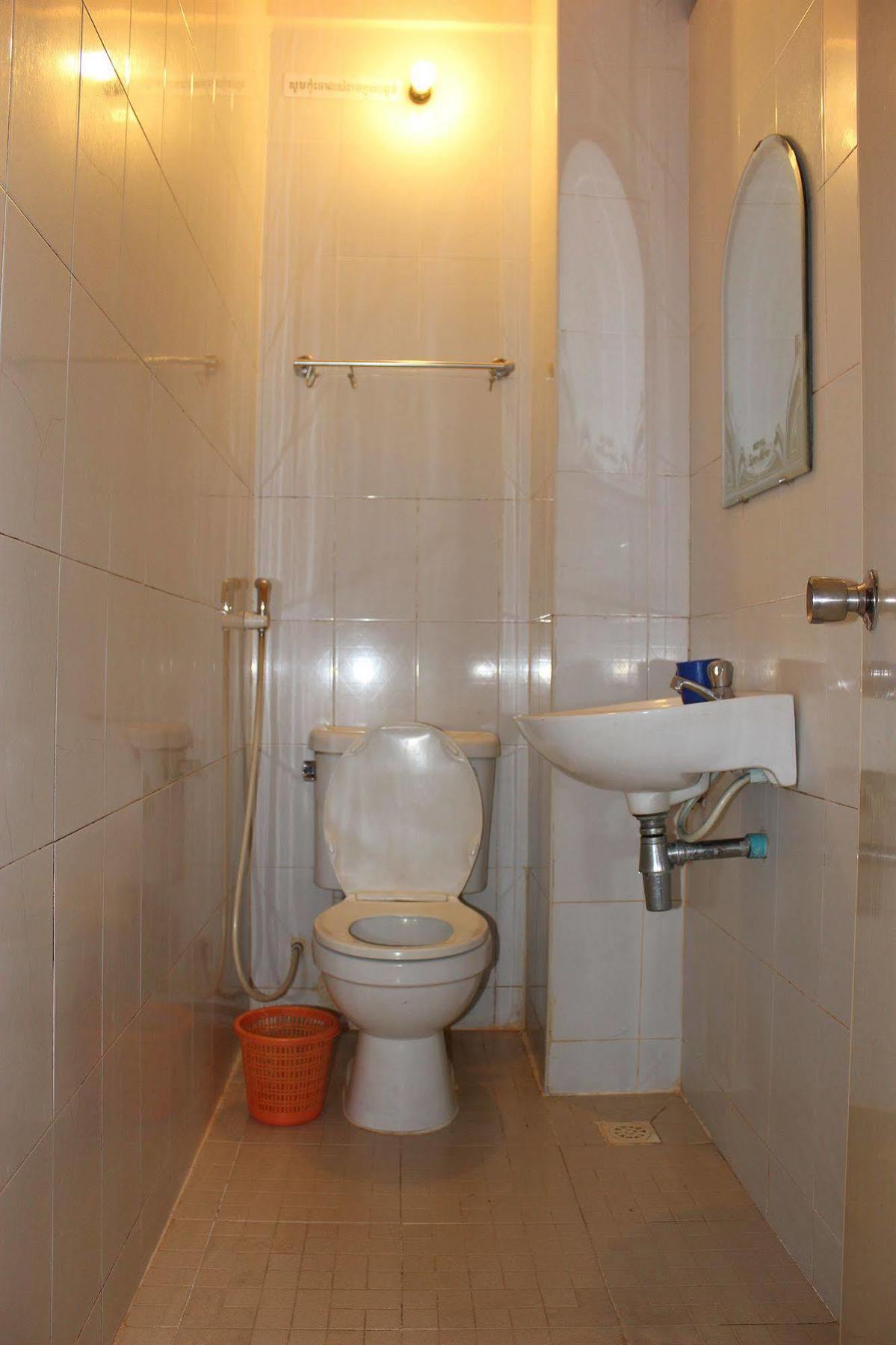 Lucky 2 Guesthouse Пном Пен Екстериор снимка