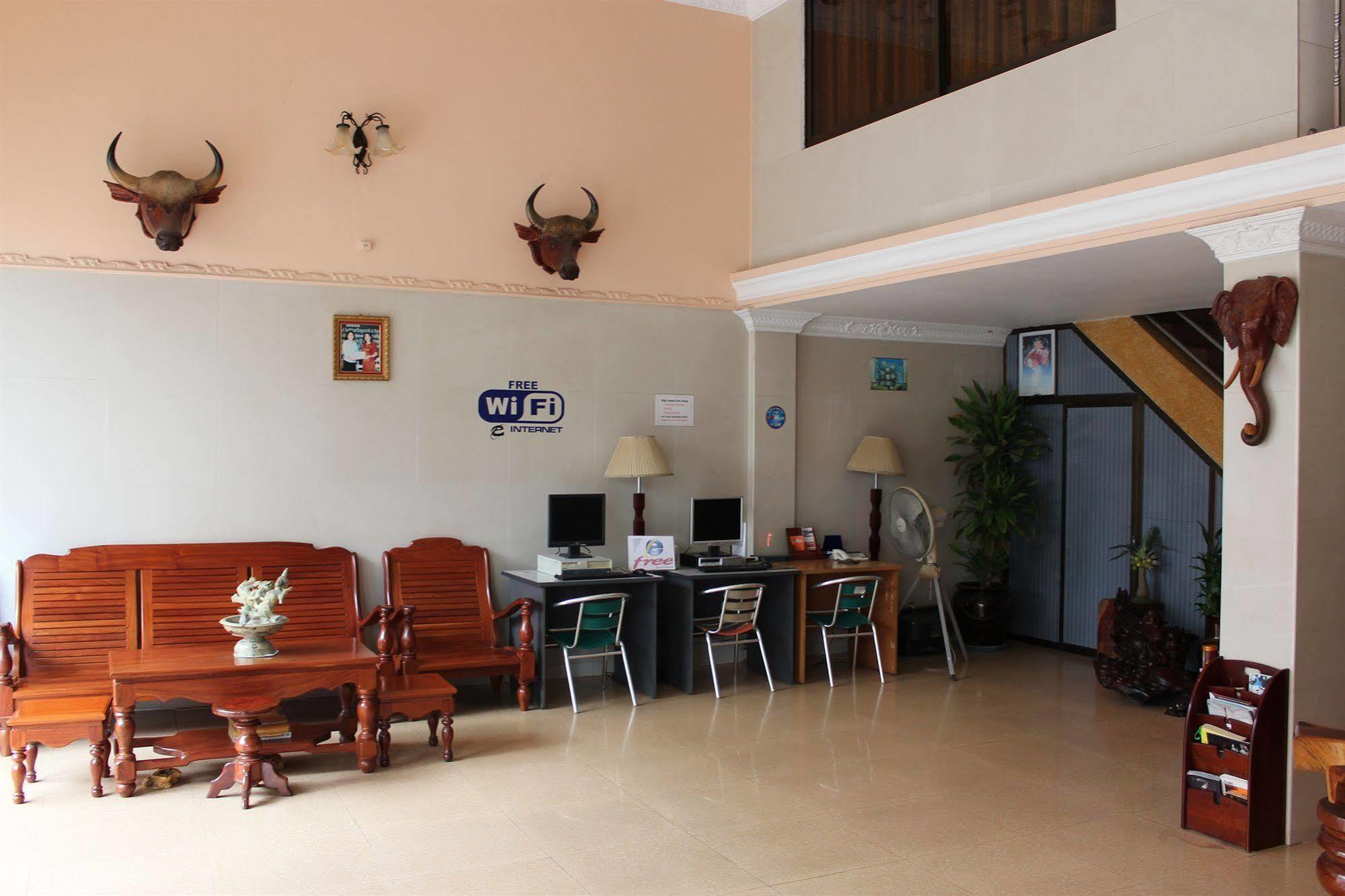 Lucky 2 Guesthouse Пном Пен Екстериор снимка